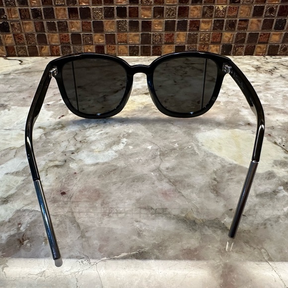 👓DIOR- Black Line Oversize Sunglasses👓 - Picture 10 of 17